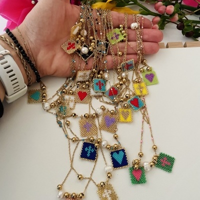 Colar Escapulário com missangas japonesas-  Coração e cruz #16