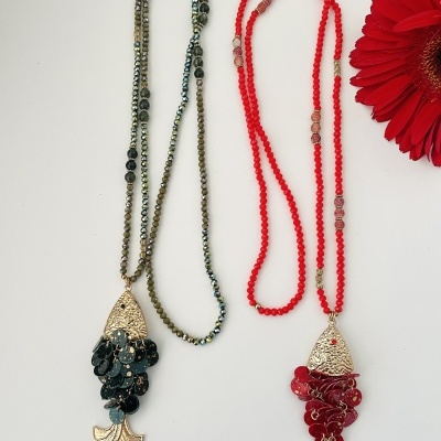 Colar Peixes ❤️  pedras naturais e cristais - verde e vermelho