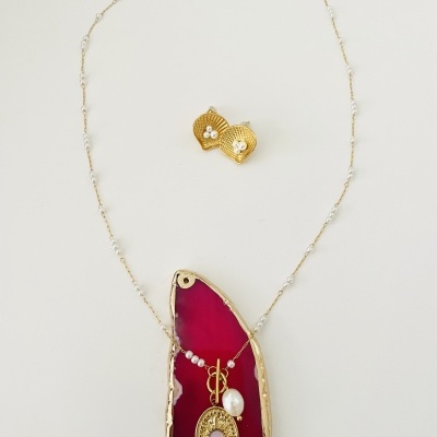 Colar pérolas  e aço