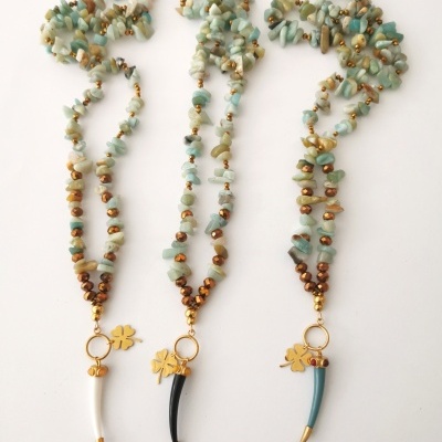 Colar pedras naturais