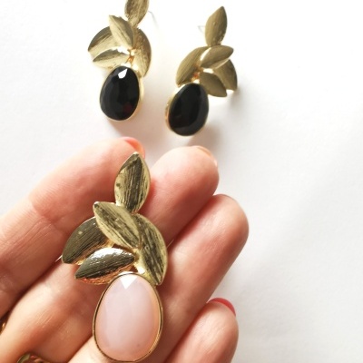 Brincos gota e folhas