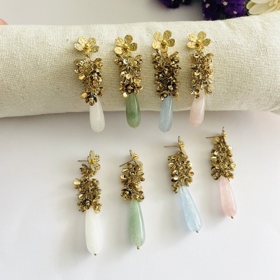 Brincos flores, com pedras,  em aço