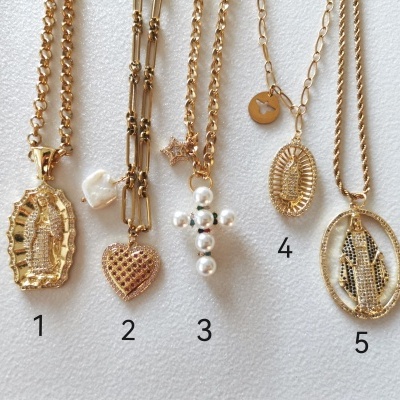 Colares dourados - Santas, cruz e coração