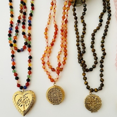 Colar comprido, com lockets ❤️ dão 2 voltas