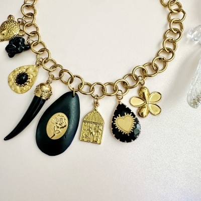 Colar chifre e amuletos 🌟🤍