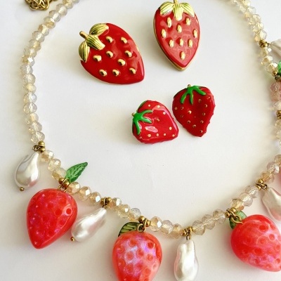 Colar Morangos  🍓