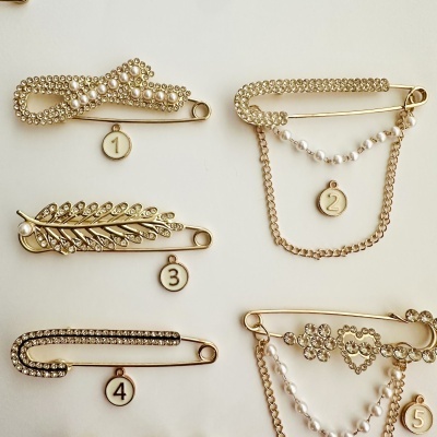 Alfinetes de peito - Pregadeira #1