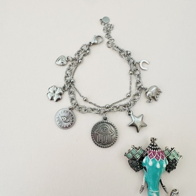 Pulseira  amuletos - Prateada