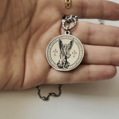 Colar duplo com os nomes dos 7 Arcanjos - Figura de  Arcanjo S. Miguel, em prateado