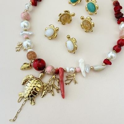 Colar Tartaruga e praia  - tons coral
