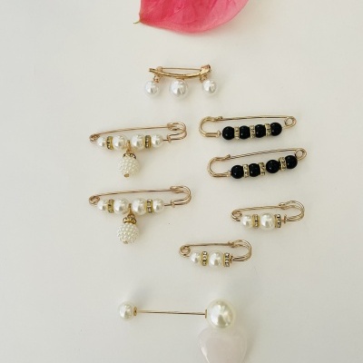 Alfinetes de peito pérolas