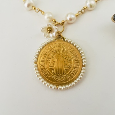 Colar pérolas S. Bento