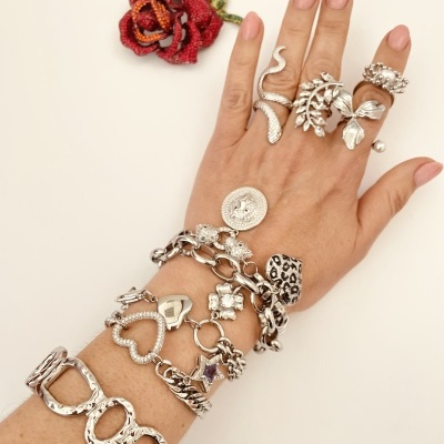 Pulseiras prateadas #64