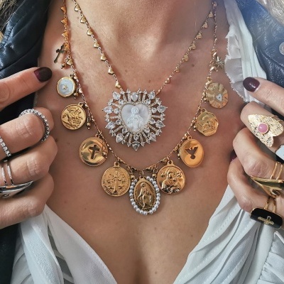 Colares Santa e medalhas proteção ✨❤️