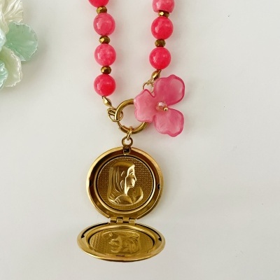 Colar rosa, com locket ❤️