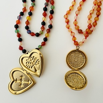 Colar comprido, com lockets ❤️ dão 2 voltas