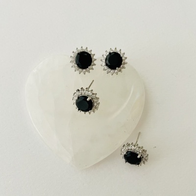 Brincos Preto e cristais