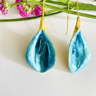 Brincos jarros azuis