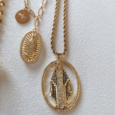 Colares dourados - Santas, cruz e coração