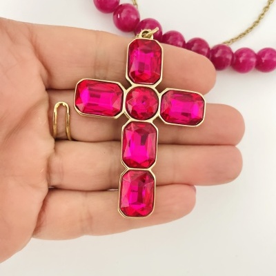 Colar duplo cruz rosa