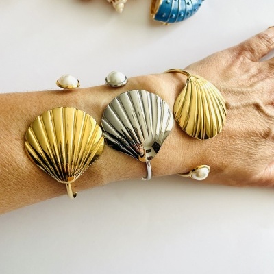 Pulseiras  concha e pérola