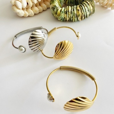 Pulseiras  concha e pérola