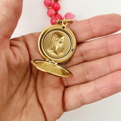 Colar rosa, com locket ❤️