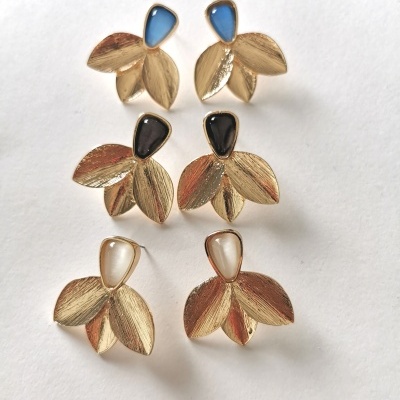 Brincos gota e folhas