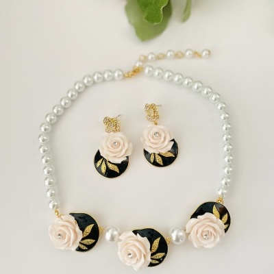 Colar Pérolas com flores ou brincos