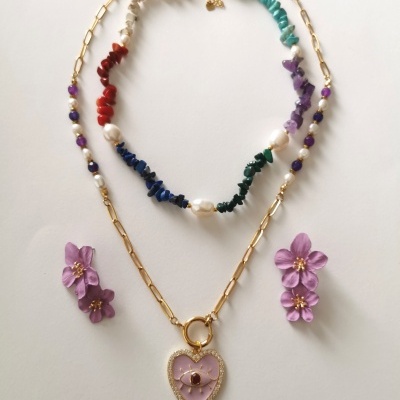 Colares pedras e corrente