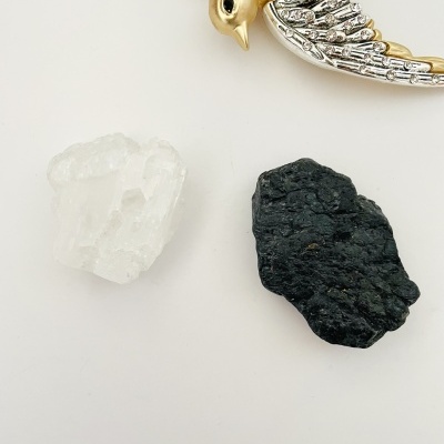 Selenita e turmalina negra