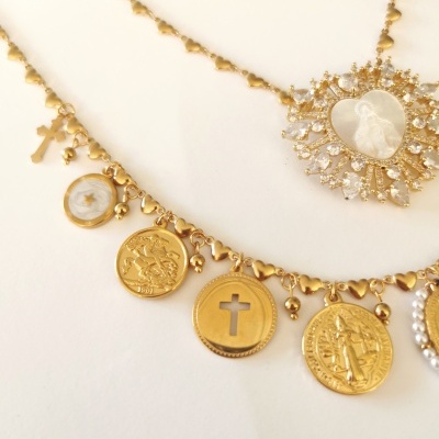 Colares Santa e medalhas proteção ✨❤️