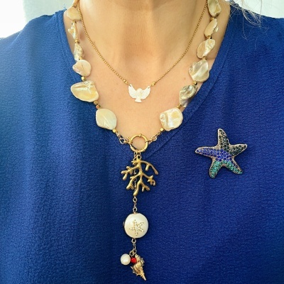 Colar coral - com búzio e estrela do mar