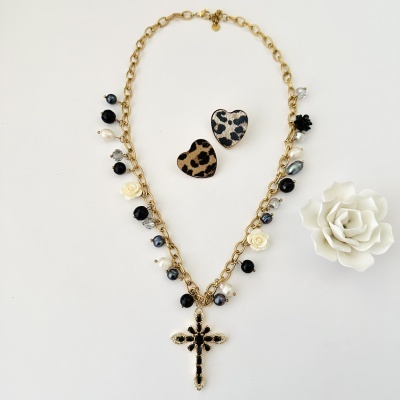 Cópia de Colar cruz - preto