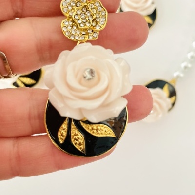 Colar Pérolas com flores ou brincos