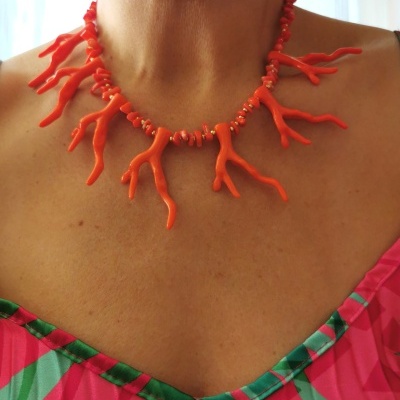 Colar  Corais, em laranja