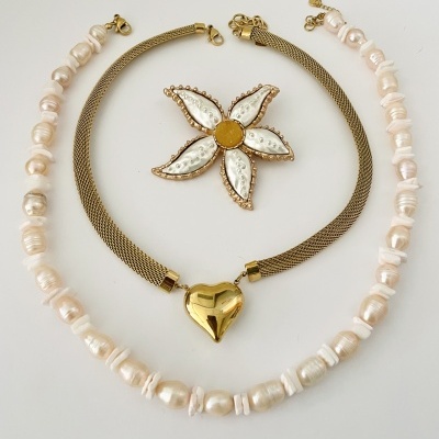 Colar pedras rosa ou colar Abelha