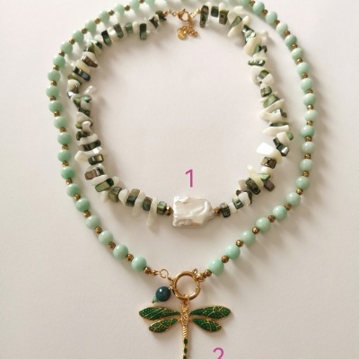 Colares pedras naturais, pérola barroca e madrepérola