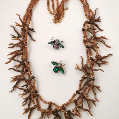 Colar Corais em tons de castanho - comprido