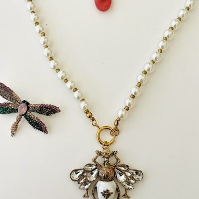 Colar pedras rosa ou colar Abelha