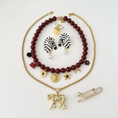 Colar Bordeaux ou colar Pantera