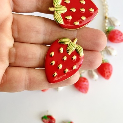 Brincos Morangos