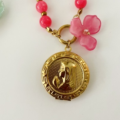 Colar rosa, com locket ❤️