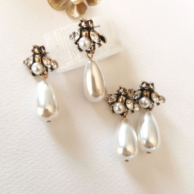 Brincos abelha e pérola