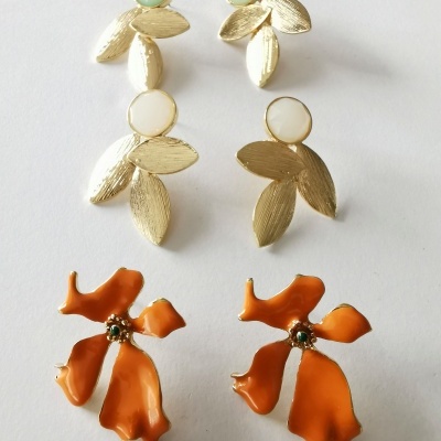 Brincos laranja, verde, pérola