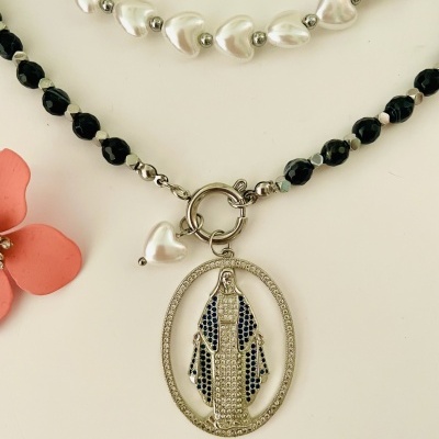 Colar de pedras com Santa ou colar corações