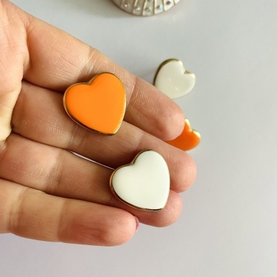 Brincos coração - laranja ou branco -  aço