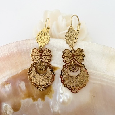 Brincos Corações de Viana, em aço