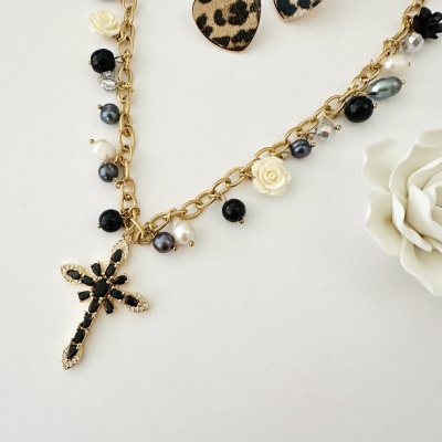 Cópia de Colar cruz - preto