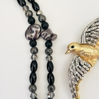 Japamala pedras naturais, tons preto e prateado